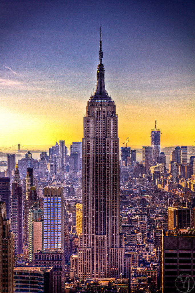 A Sunset View Of The Empire State Building In New York Cit Flickr